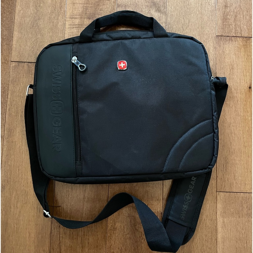 BLACK SWISS GEAR COMPUTER BAG